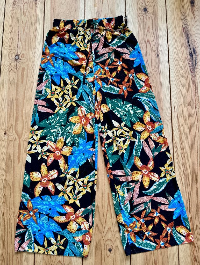 Flared Broek / Zomer broek - Zwart bloemen - Small / Maat 36, Zwart, Ophalen of Verzenden, Zo goed als nieuw, Maat 36 (S)