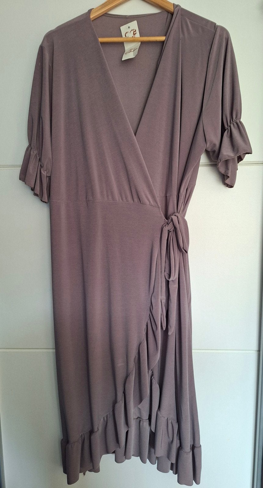Leuke nieuwe travel overslag jurk 1 maat t/m 44, Kleding | Dames, Jurken, Bruin, Maat 42/44 (L), Nieuw, Ophalen of Verzenden