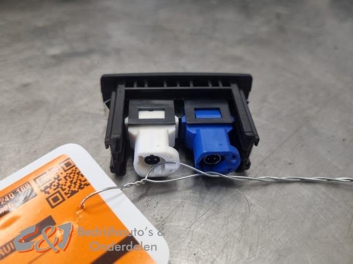 AUX/USB aansluiting van een Mercedes Vito, Gebruikt, -, Ophalen of Verzenden, -