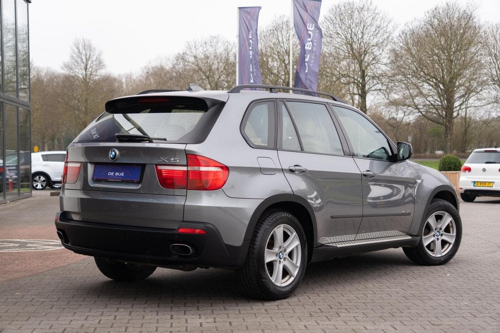 BMW X5 xDrive48i V8 Executive|Youngtimer|Trekhaak|Xenon|Lede, Auto's, BMW, Gebruikt, 4799 cc, 2145 kg, Bedrijf