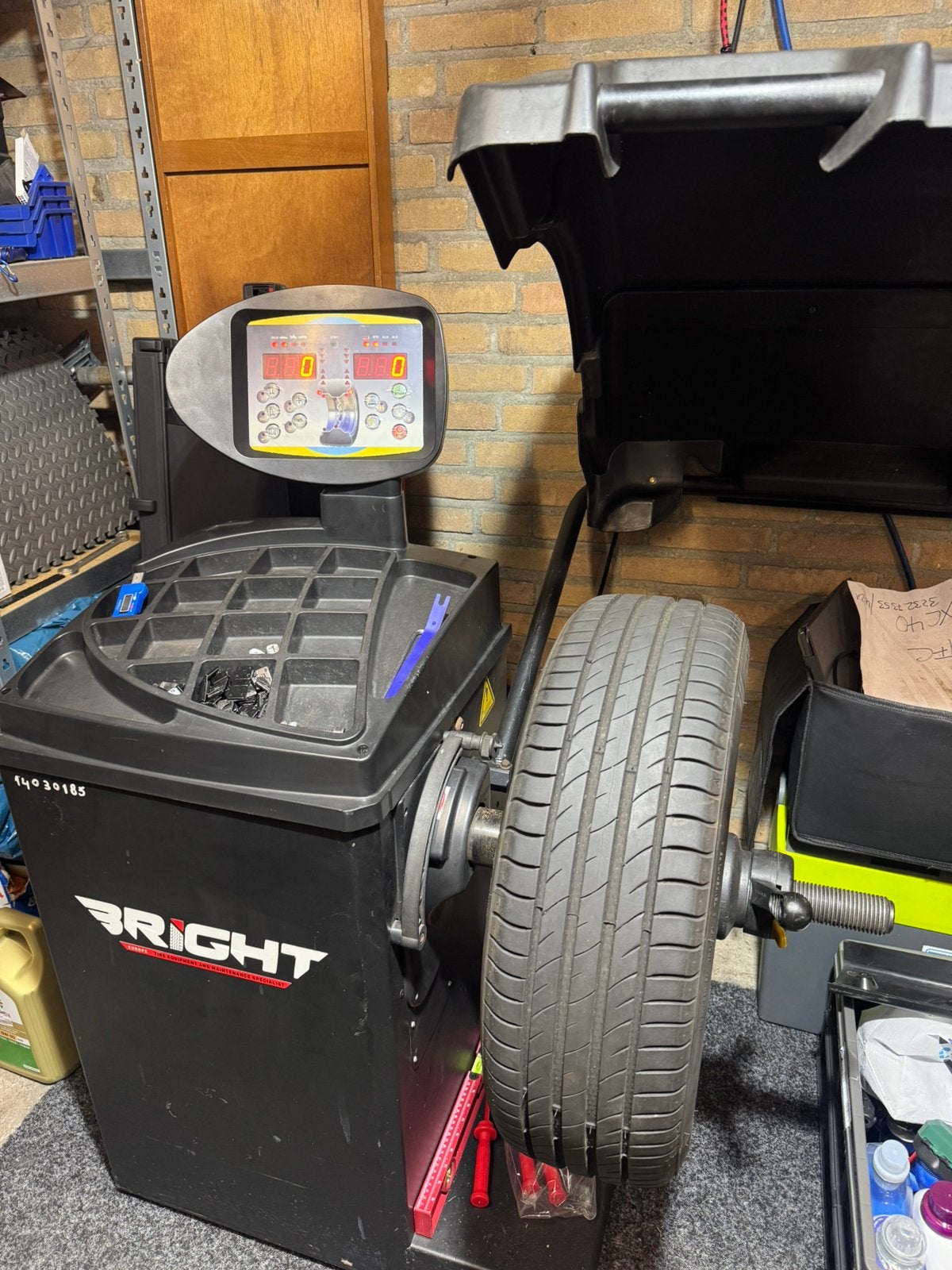 Bright CB66 balanceermachine 220V, Ophalen, Gebruikt