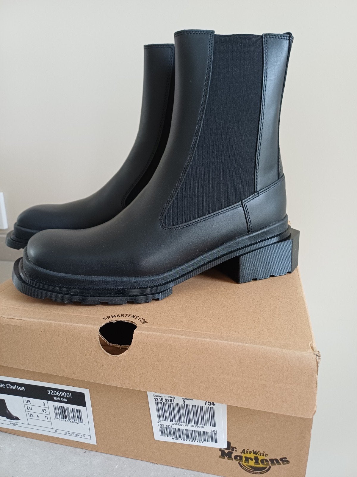 Nieuwe Dr. Martens Maybole Chelsea laarzen - Maat 43, Zwart, Lage of Enkellaarzen, Nieuw, Ophalen of Verzenden