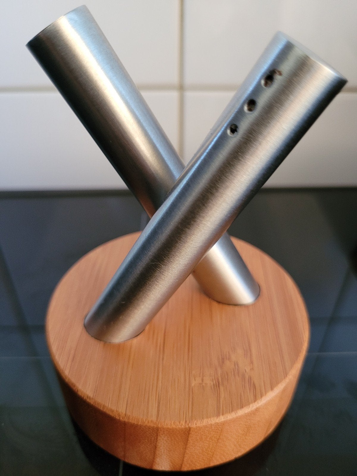 DESIGN rvs peper en zout stelletje met houten voet, Overige typen, Zilver, Ophalen of Verzenden, Zo goed als nieuw