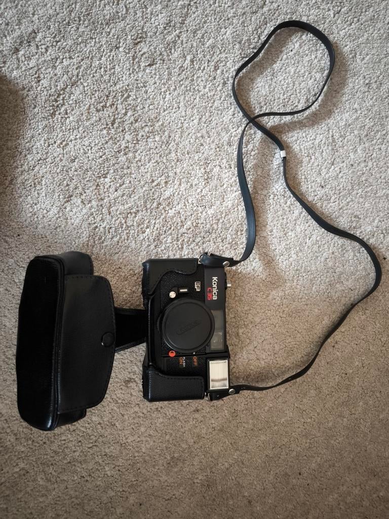 Vintage Konica C35 EF camera met hoes en draagriem, Audio, Tv en Foto, Fotocamera's Analoog, Ophalen of Verzenden, Gebruikt, Compact