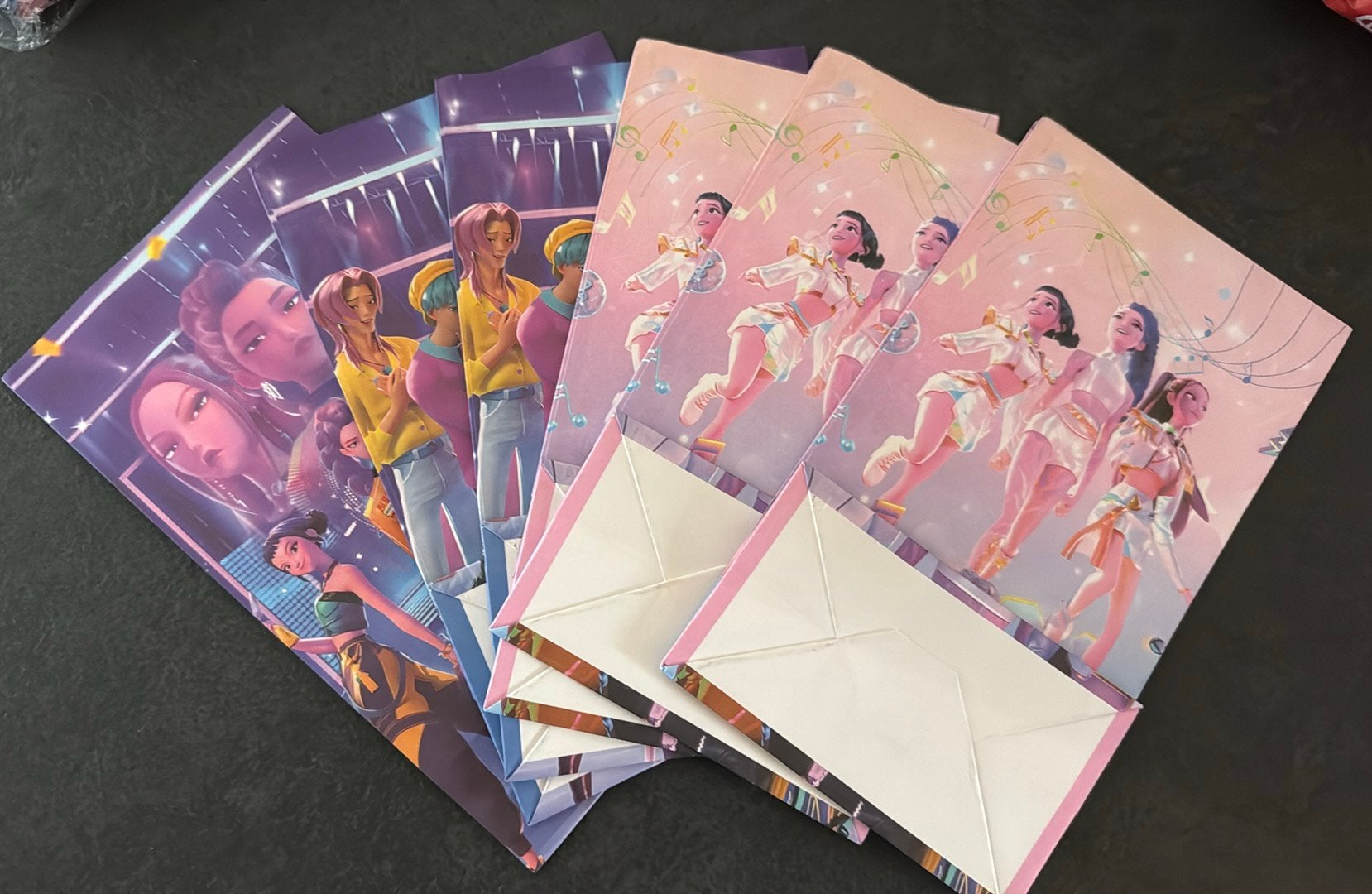 6x Kpop Demon Hunters Uitdeelzakjes Papier, Hobby en Vrije tijd, Feestartikelen, Ophalen of Verzenden, Nieuw, Feestartikel, Verjaardag