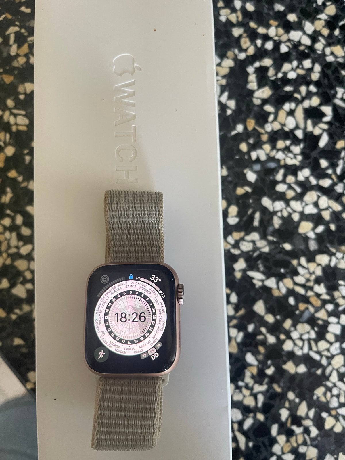 Apple Watch Series 4 40mm Goud Aluminium Roze Zand Sportband, Hartslag, IOS, Ophalen of Verzenden, Zo goed als nieuw
