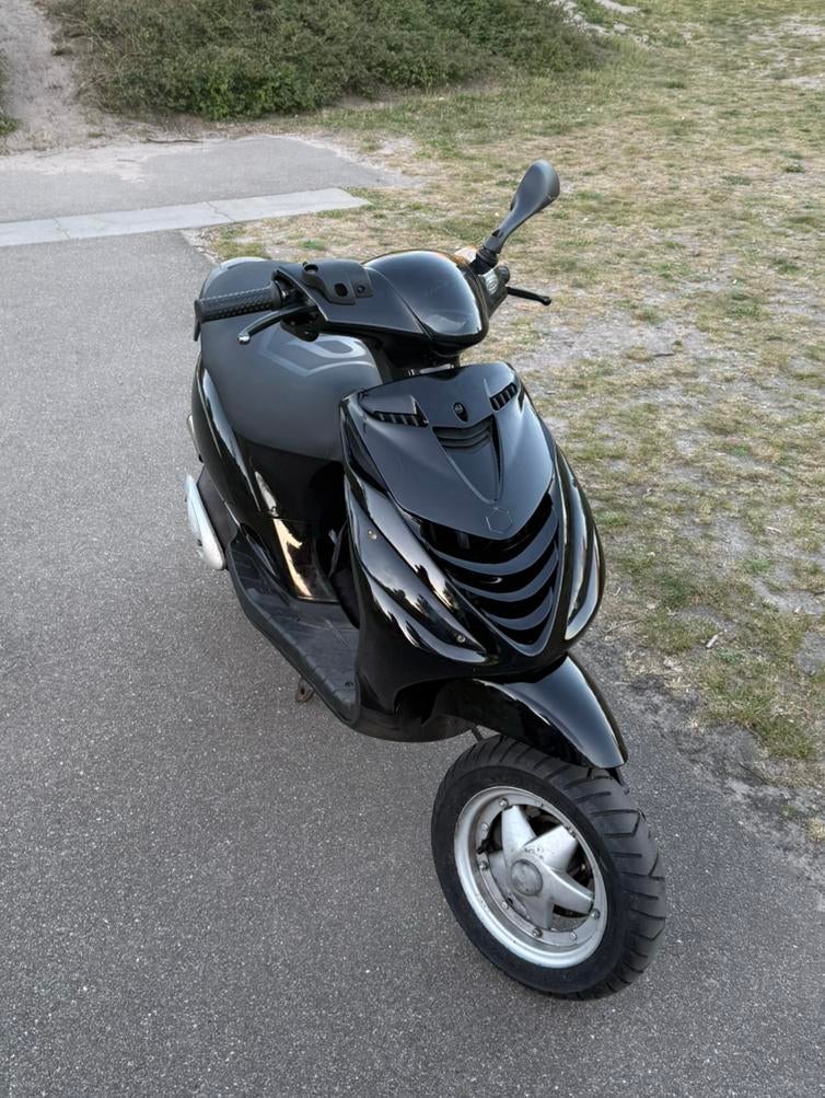 Piaggio Zip 2t, Fietsen en Brommers, Scooters | Piaggio, Zo goed als nieuw, Zip, Maximaal 45 km/u, Tweetakt, Ophalen