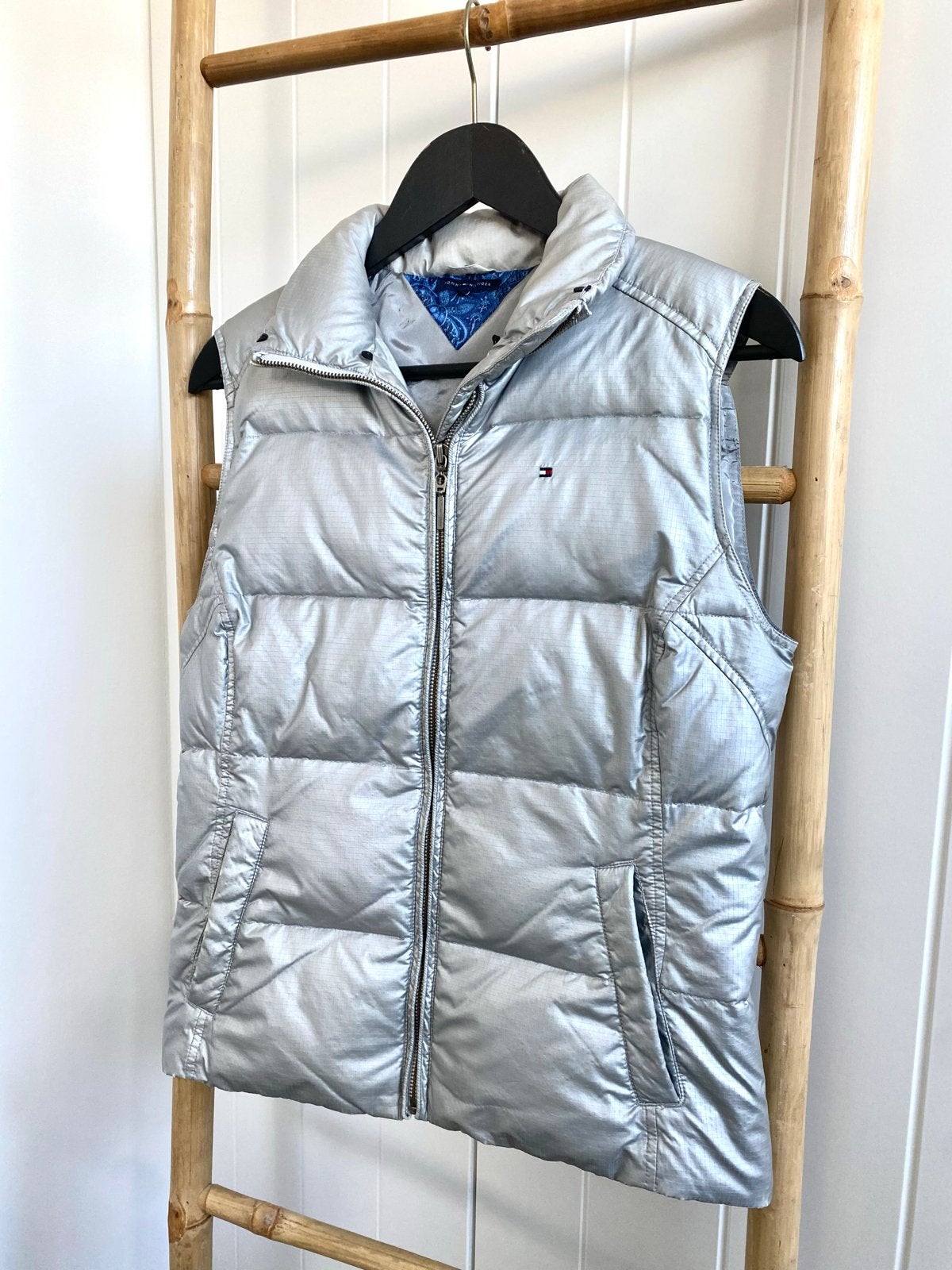 Tommy Hilfiger zilveren bodywarmer, maat S, Ophalen of Verzenden, Zo goed als nieuw, Maat 36 (S), Zilver