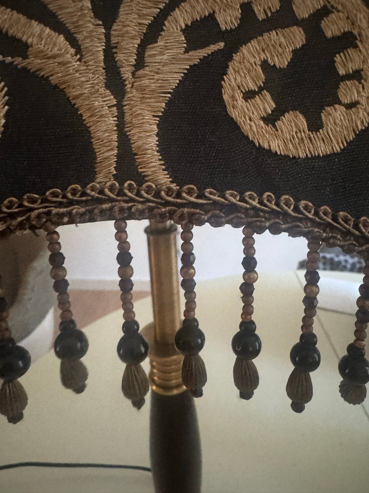 Elegante tafellamp met geborduurde kap en kralen, Ophalen