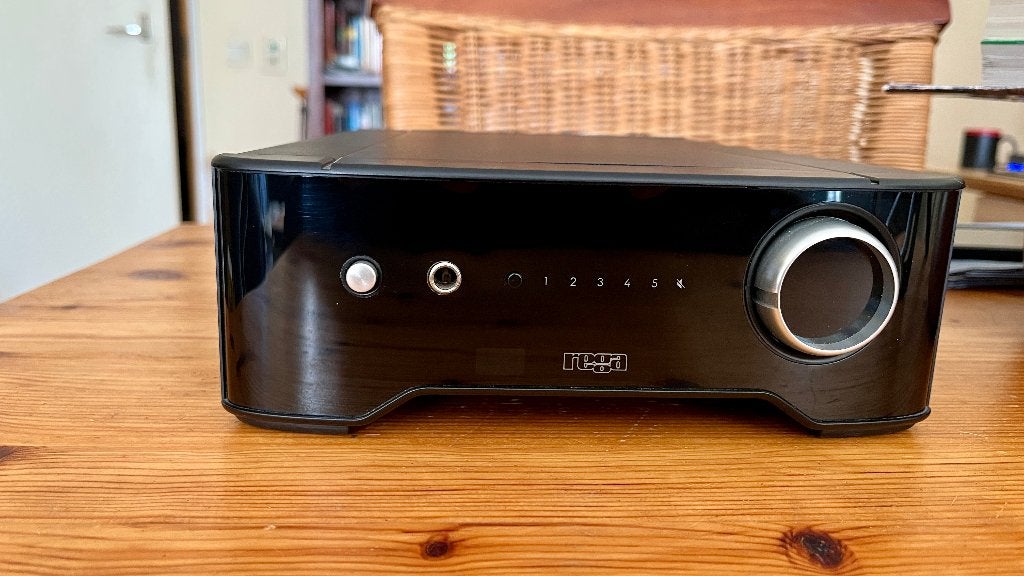 Rega Brio versterker, Ophalen, Zo goed als nieuw, 60 tot 120 watt, Overige merken