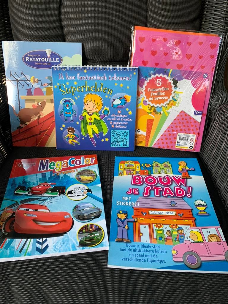 Knutselpakket! O.a. Stickers, Sjablonen, foamvellen, kleuren, Ophalen of Verzenden, Nieuw, Knutselen