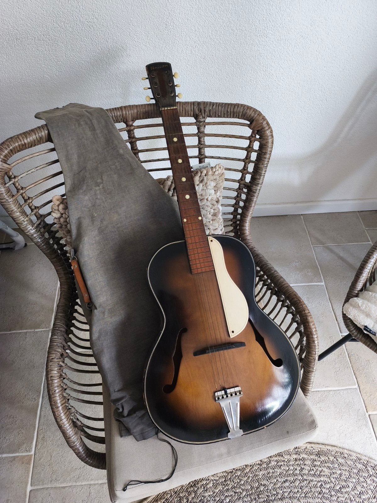 Vintage Unicon Archtop Gitaar - Muziek Saris Rotterdam, Ophalen of Verzenden, Gebruikt, Western- of Steelstringgitaar