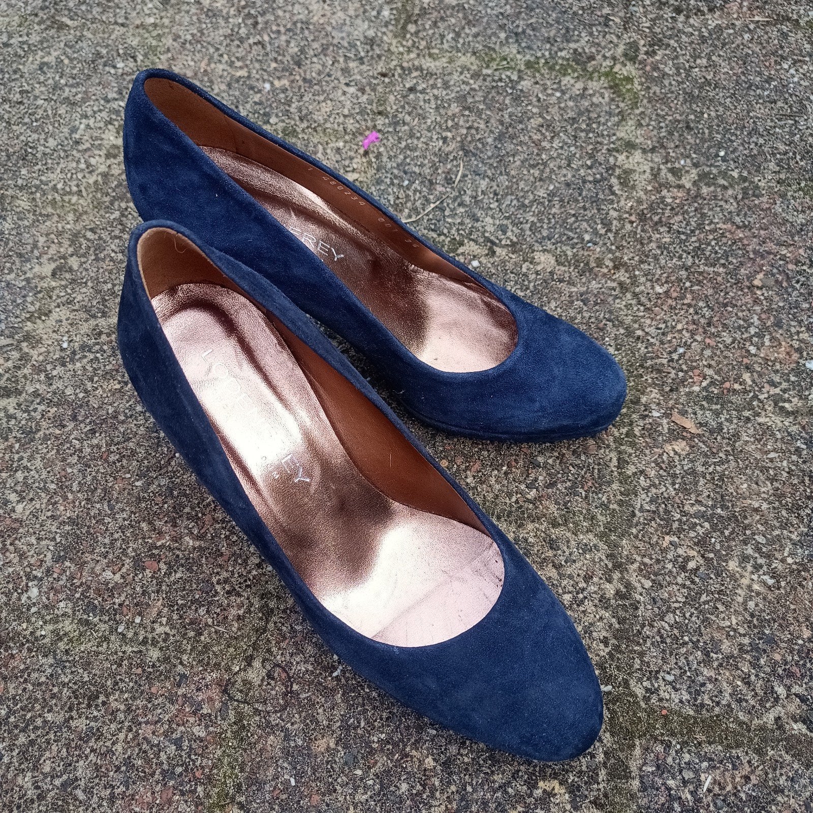 Dirndl schoenen 36 hakken donker blauw suede, Ophalen of Verzenden, Overige thema's, Zo goed als nieuw, Lodenfrey