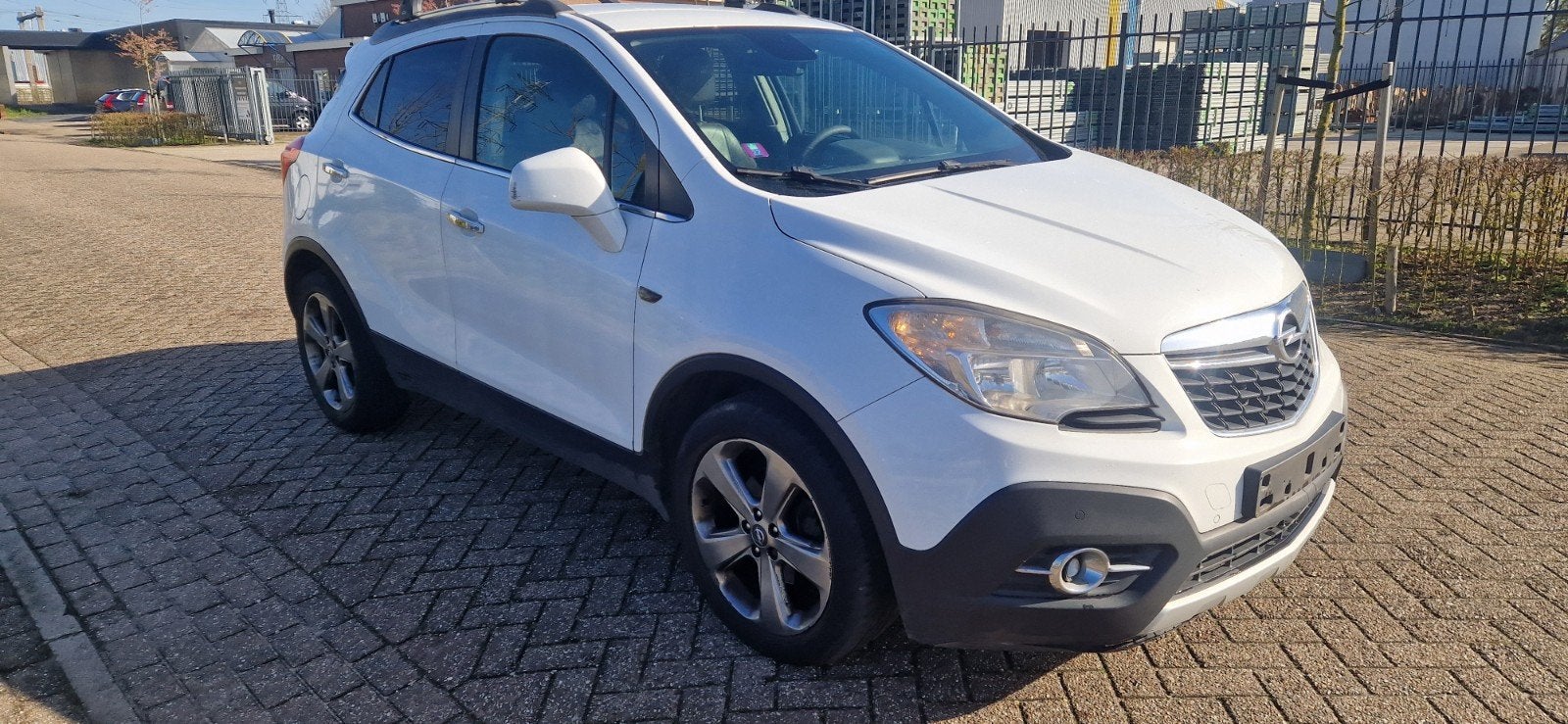 Opel mokka 1.7 cdti 2014 airco leer cruise navi vol koopje, Voorwielaandrijving, Zwart, 4 cilinders, Wit
