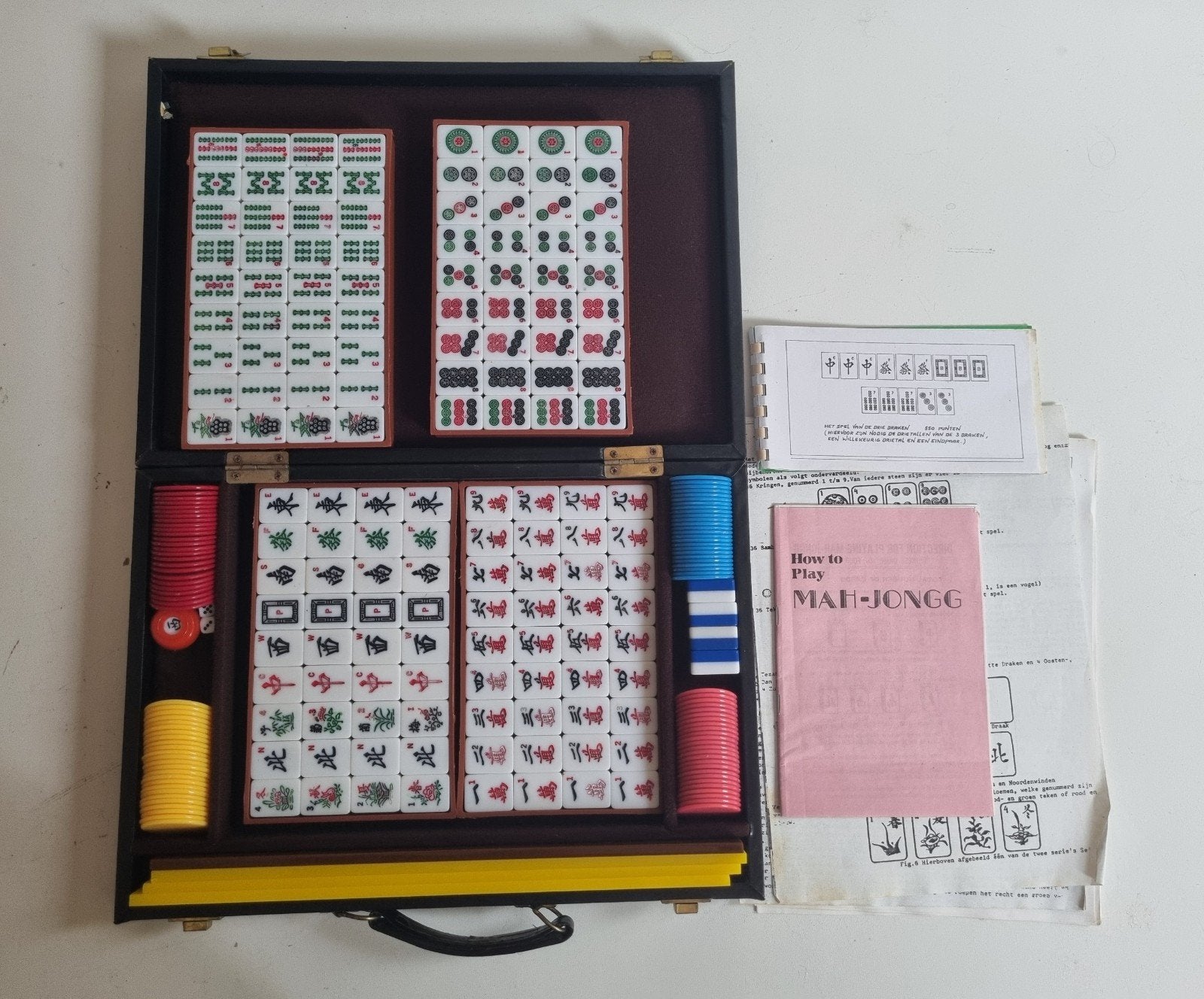 Mahjong / mah jongg spel in koffer - Nieuwstaat, Drie of vier spelers, Ophalen of Verzenden, Nieuw, Onbekend