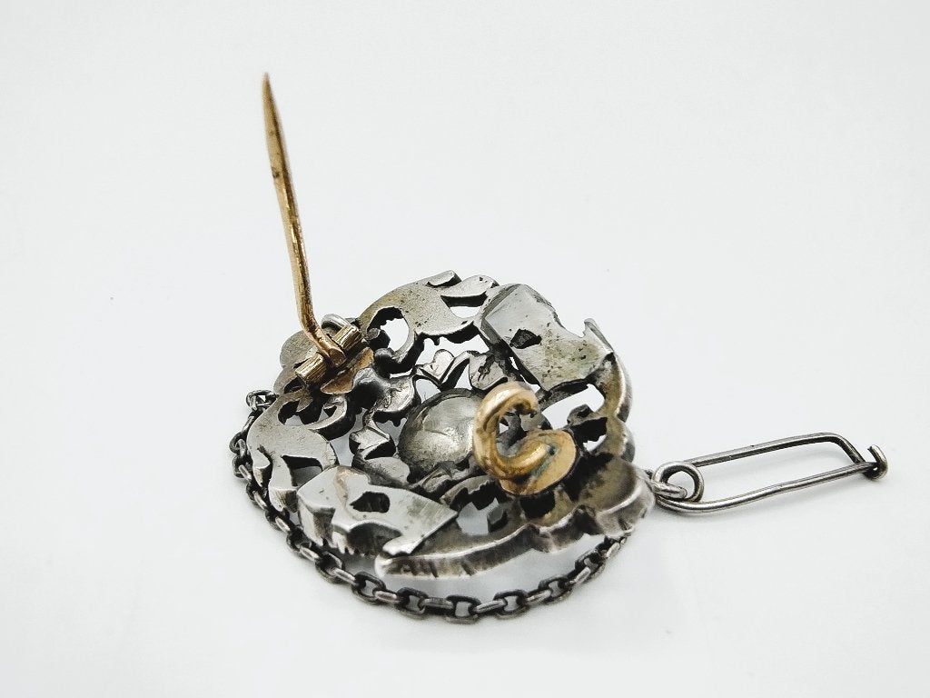 Zilveren / gouden broche bezet met 9 roosdiamanten, 19e eeuw, Verzenden, Goud, Broche, Met edelsteen