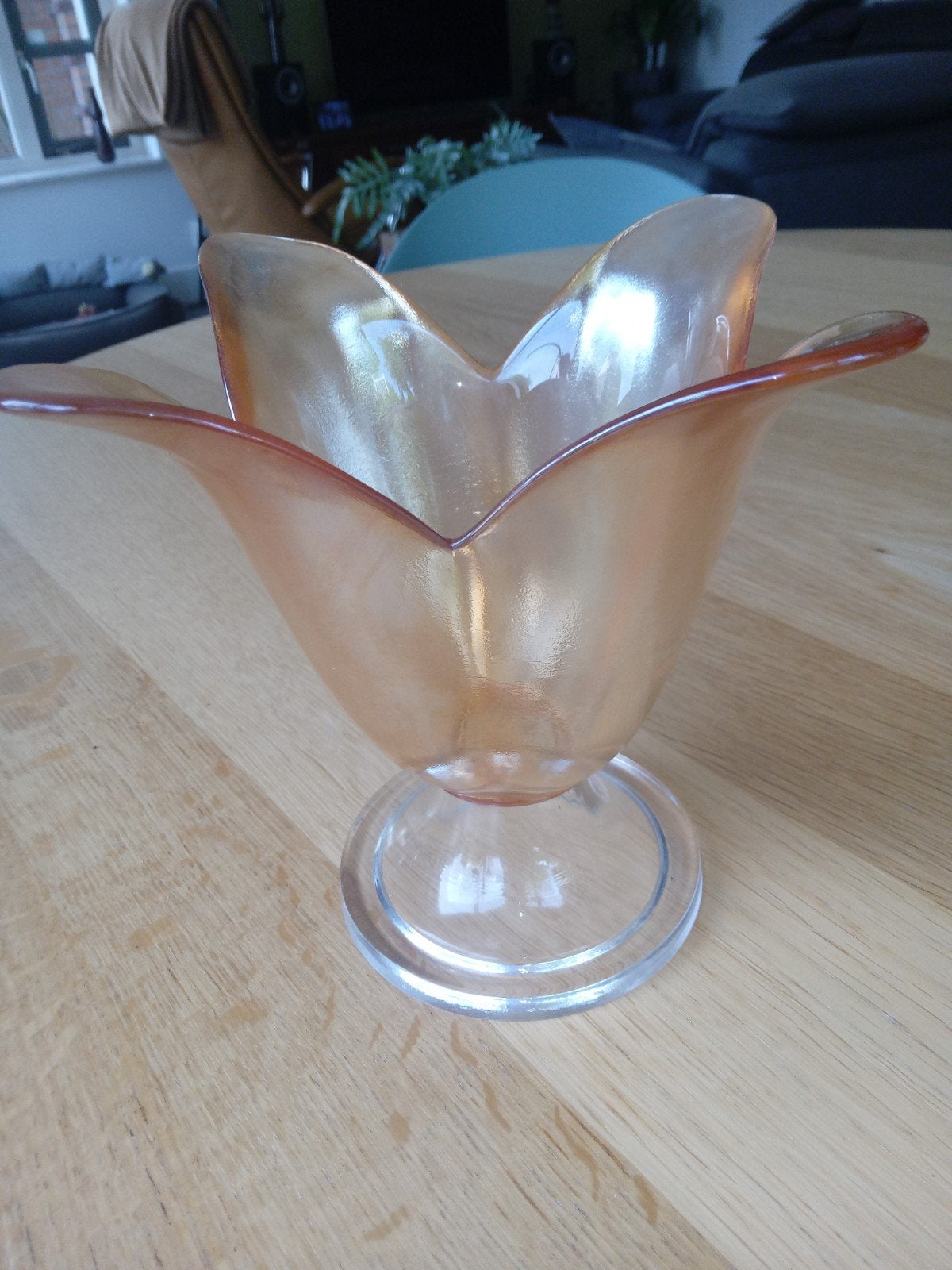 Decoratieve glazen schaal -  Carnaval glass Oranje bloemvorm, Antiek en Kunst, Ophalen of Verzenden