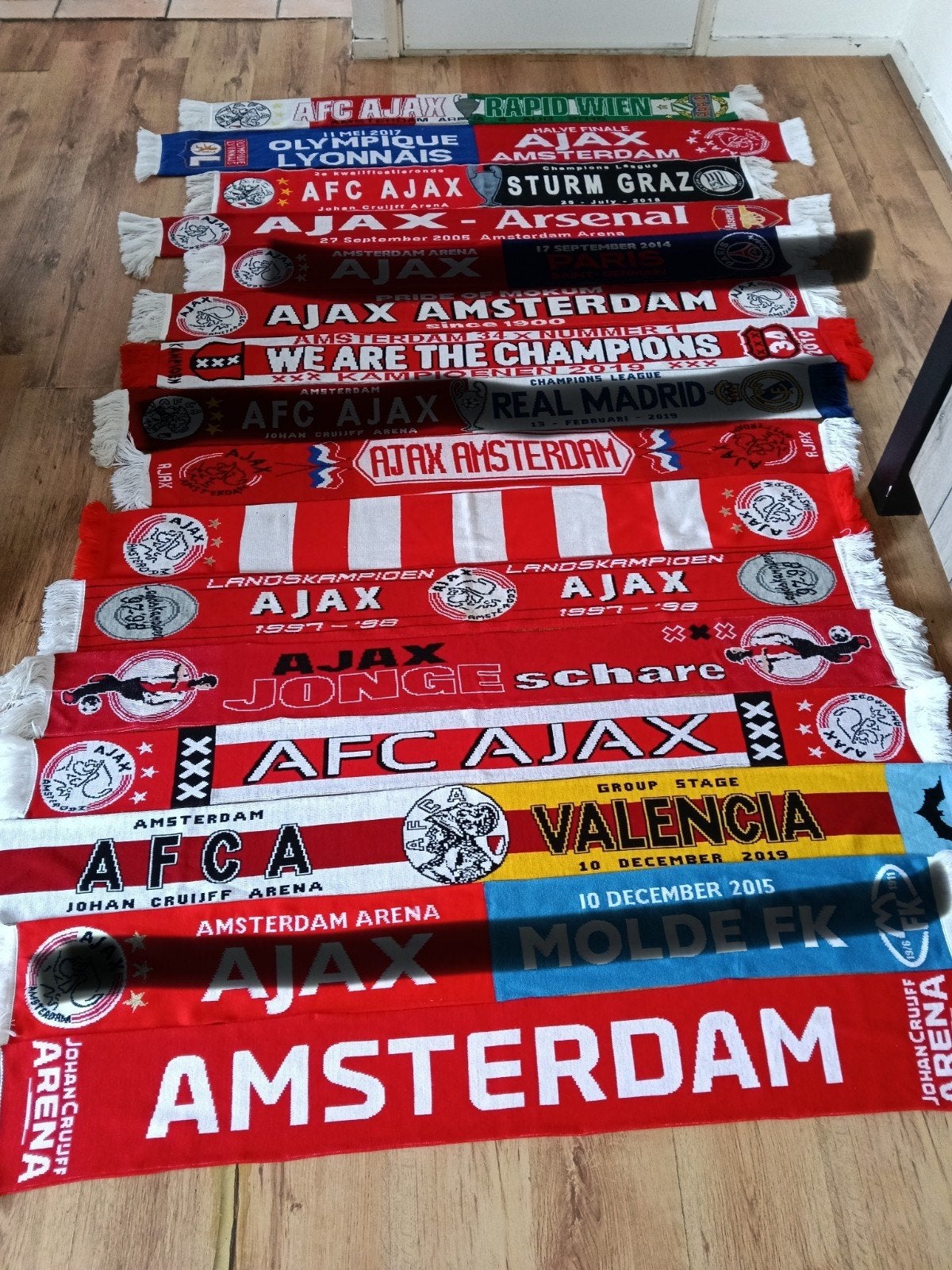 Ajax sjaals - Diverse wedstrijden en evenementen, Ophalen of Verzenden, Gebruikt, Ajax, Vaantje of Sjaal