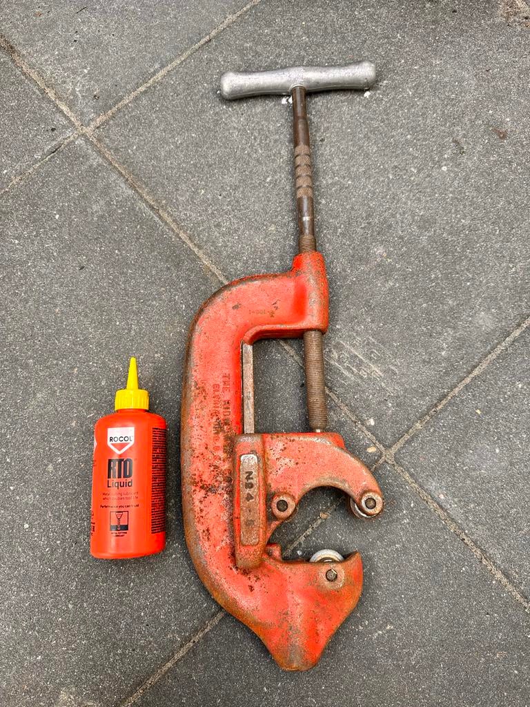 RIDGID pijpsnijder nr. 4 met ROCOL snijolie, Doe-het-zelf en Verbouw, Gereedschap | Handgereedschap, Ophalen of Verzenden, Gebruikt
