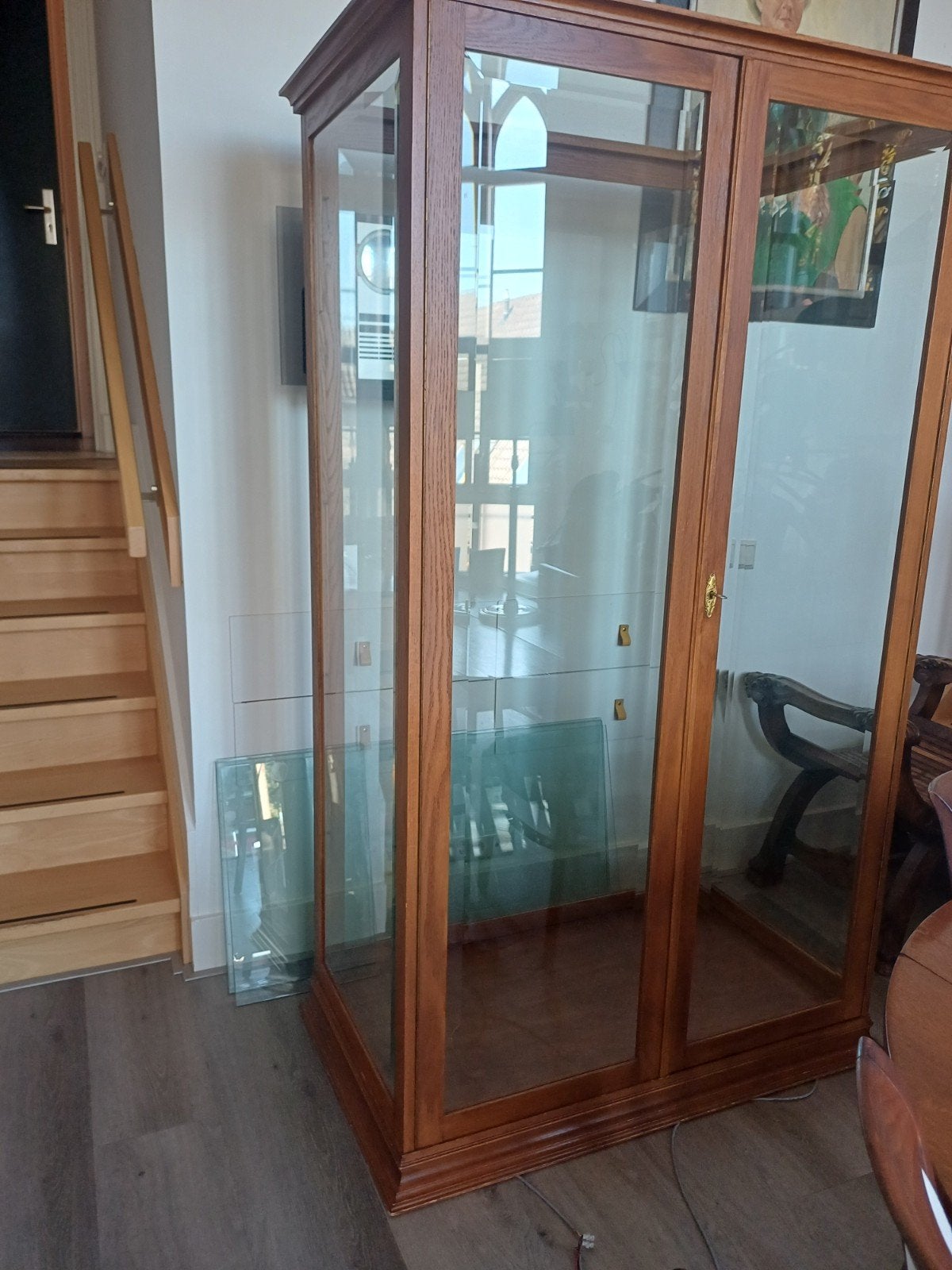 mooie vitrine kast gratis  voor een bos bloemen  wijk duurst, Ophalen of Verzenden, 25 tot 50 cm, 50 tot 100 cm