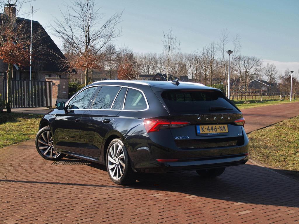 Skoda Octavia Combi 1.0 e-TSI Business Edition Plus | Head-U, Auto's, Skoda, Gebruikt, Euro 6, Zwart, 19 km/l