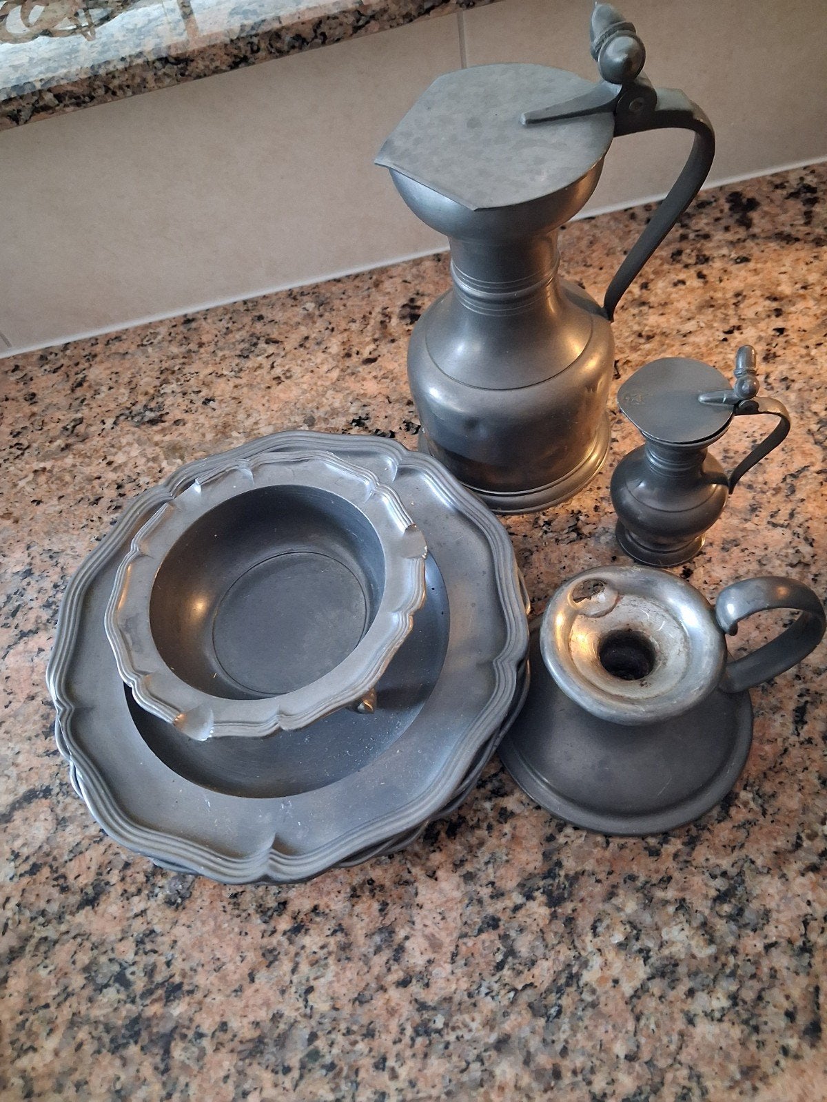 Antiek tinnen servies: borden, kannen, kandelaar en asbak, Antiek en Kunst, Ophalen of Verzenden