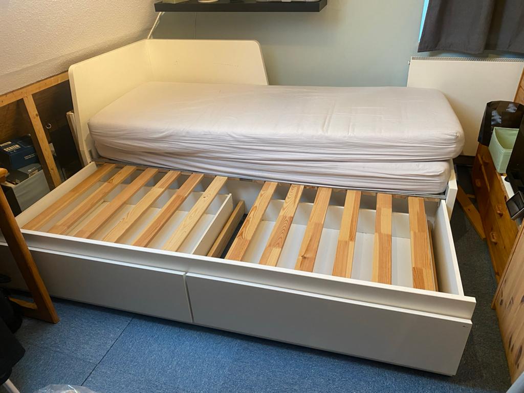 Uitschuifbaar bed met opberglades - IKEA Hemnes, Huis en Inrichting, Slaapkamer | Bedden, Ophalen, Tweepersoons, Zo goed als nieuw