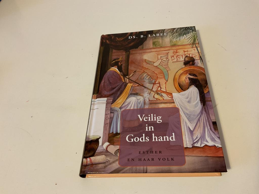 Ds. B. Labee, Veilig in Gods hand, Esther en haar volk, Boeken, Ophalen of Verzenden, Zo goed als nieuw