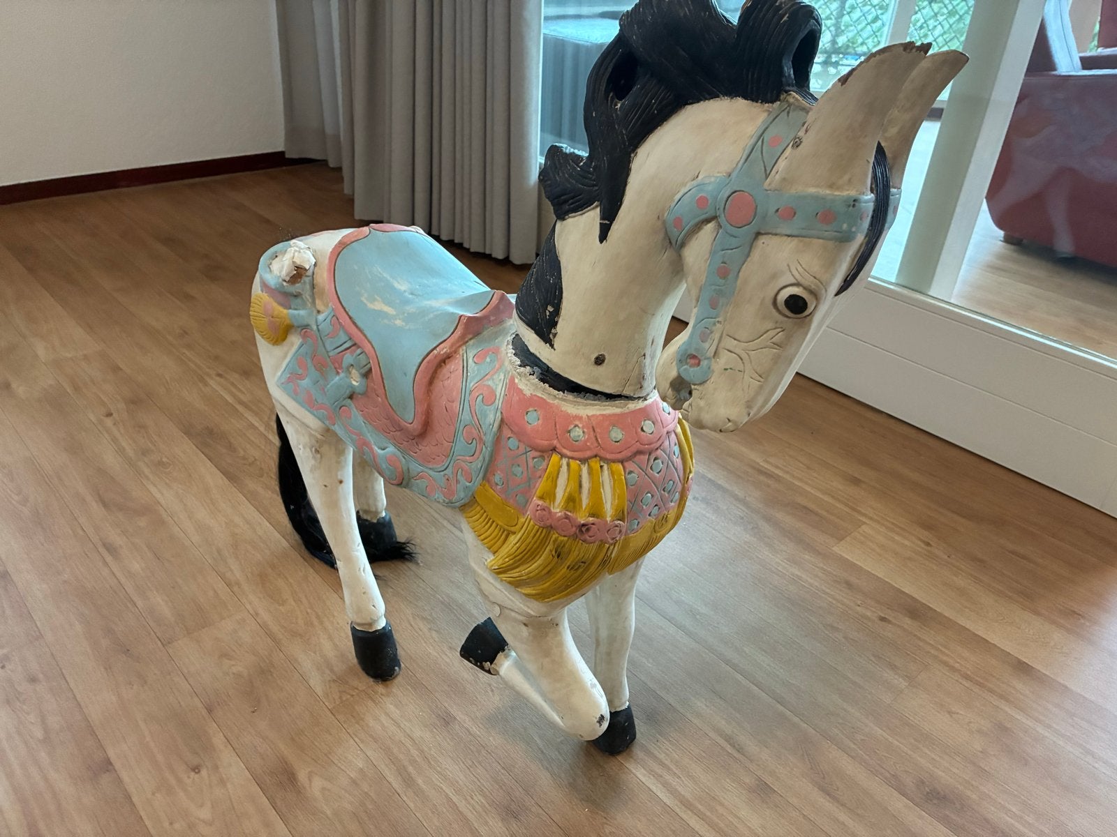 Antiek houten paard -, Ophalen