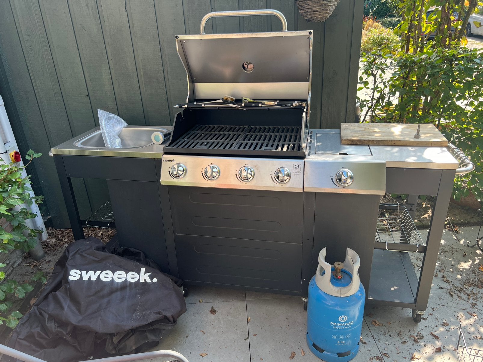 Buitenkeuken met gasfles en beschermhoes, Ophalen, Zo goed als nieuw