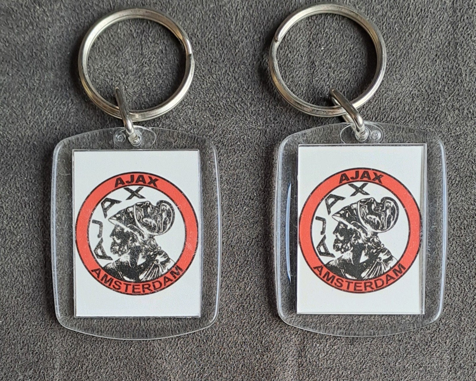 Ajax Amsterdam sleutelhangers (2 stuks), Verzamelen, Ophalen of Verzenden, Nieuw, Sport