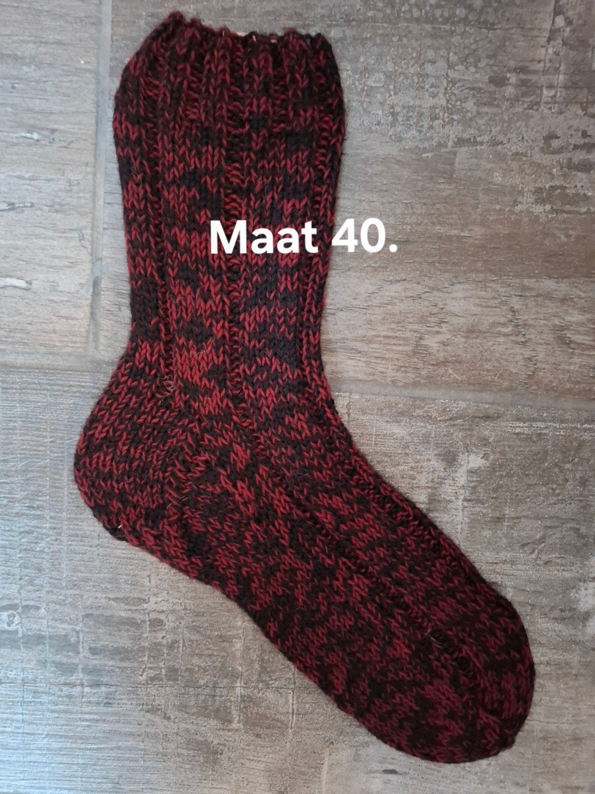Handgebreide dikke sokken maat 40. Bordeaux rood/ zwart., Ophalen of Verzenden, Nieuw, Rood, Sokken en Kniesokken