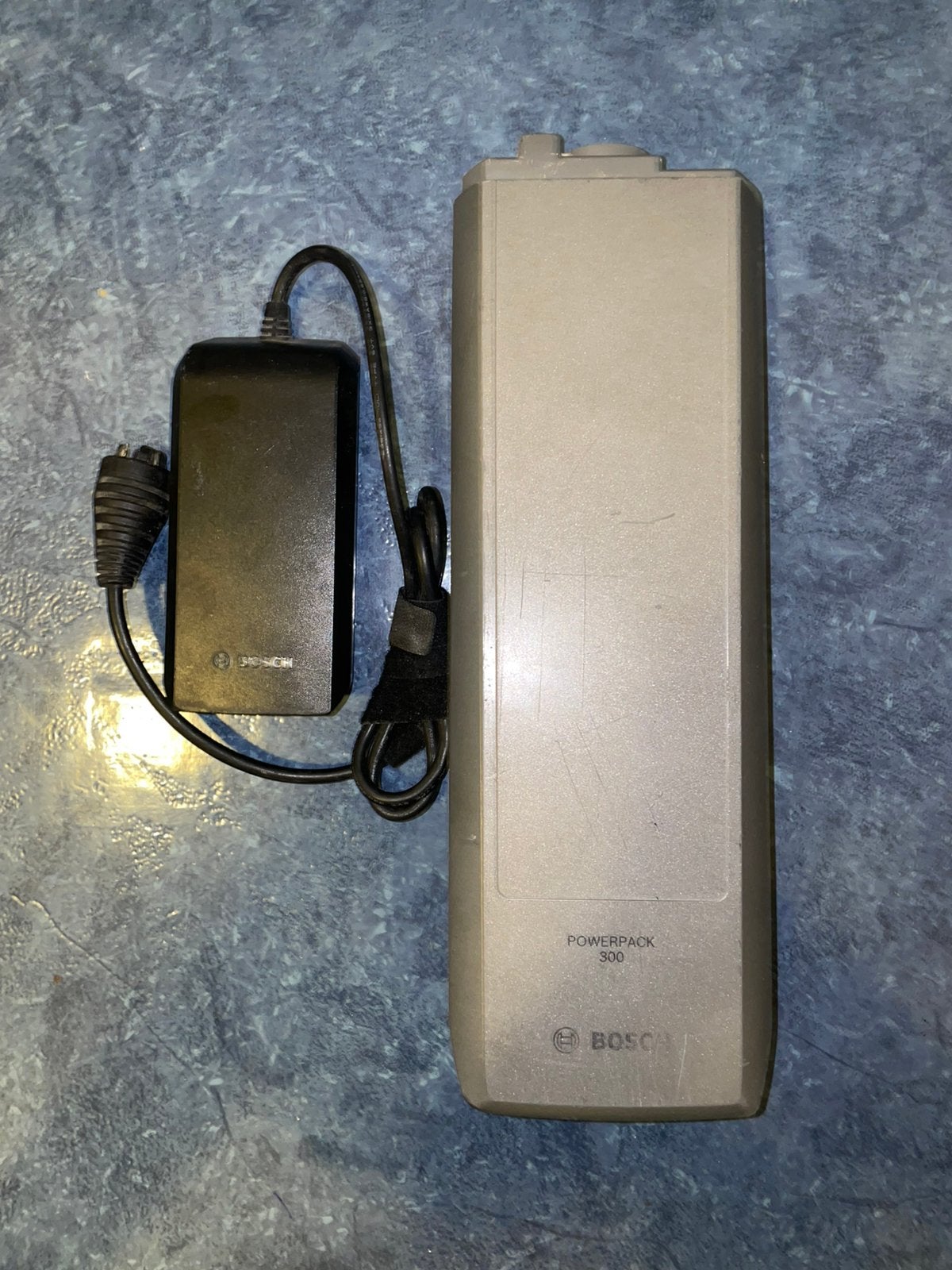 Bosch PowerPack 300 Accu + Lader, Fietsen en Brommers, Fietsaccessoires | Fietsaccu's, Ophalen of Verzenden, Zo goed als nieuw