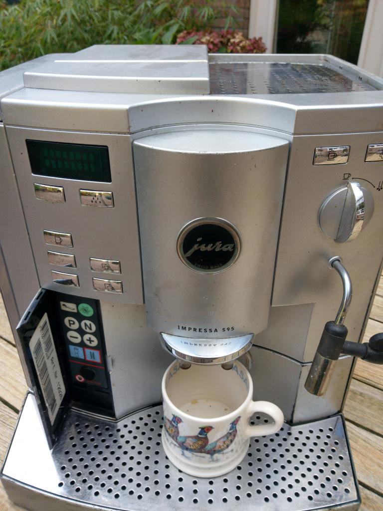 JURA S95 koffiemachine behoeft onderhoud, Ophalen, Afneembaar waterreservoir, Gebruikt, 10 kopjes of meer