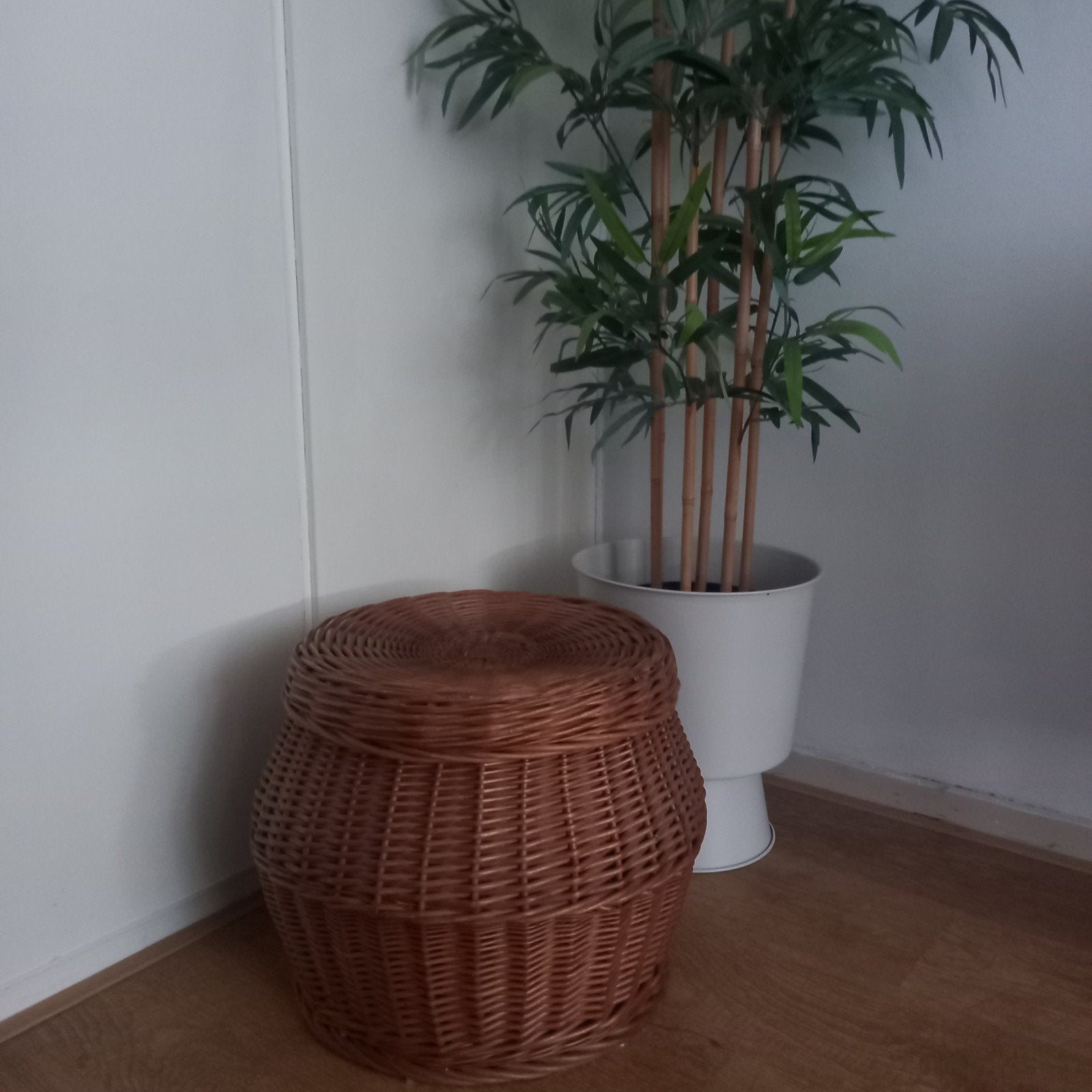 mand kruk poef rotan, Ophalen, Zo goed als nieuw