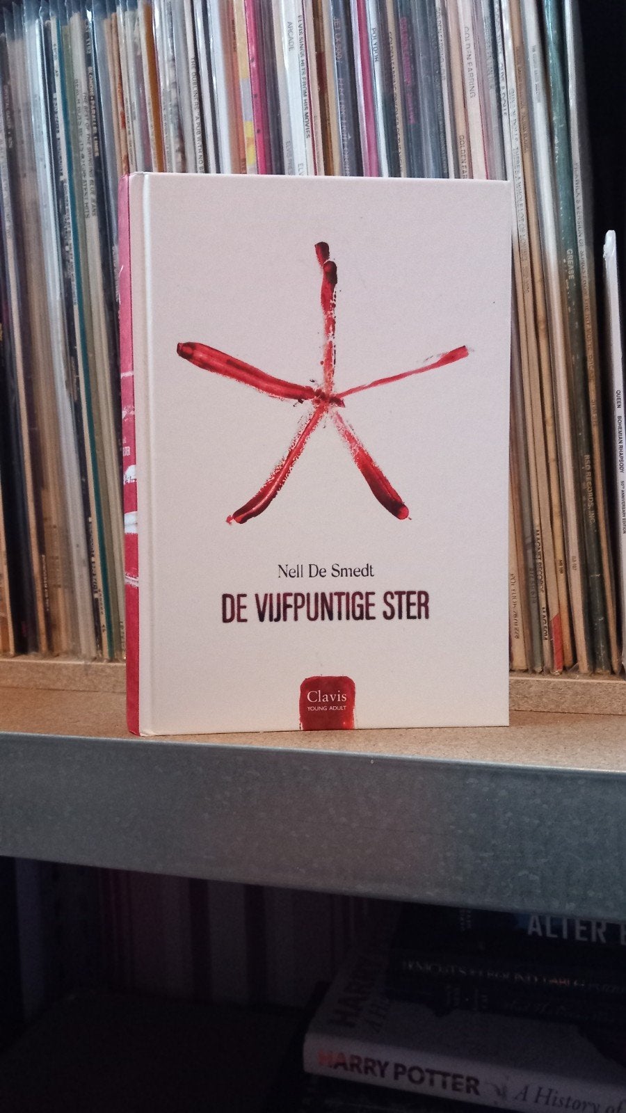 De Vijfpuntige Ster - Nell De Smedt (Young Adult), Ophalen of Verzenden, Zo goed als nieuw
