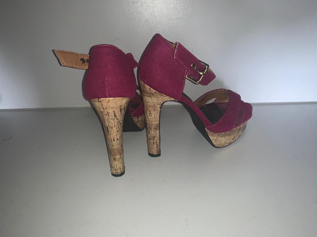 Donker roze plateau hakken maat 37 izgst, Ophalen of Verzenden, Zo goed als nieuw, Schoenen met hoge hakken, Roze