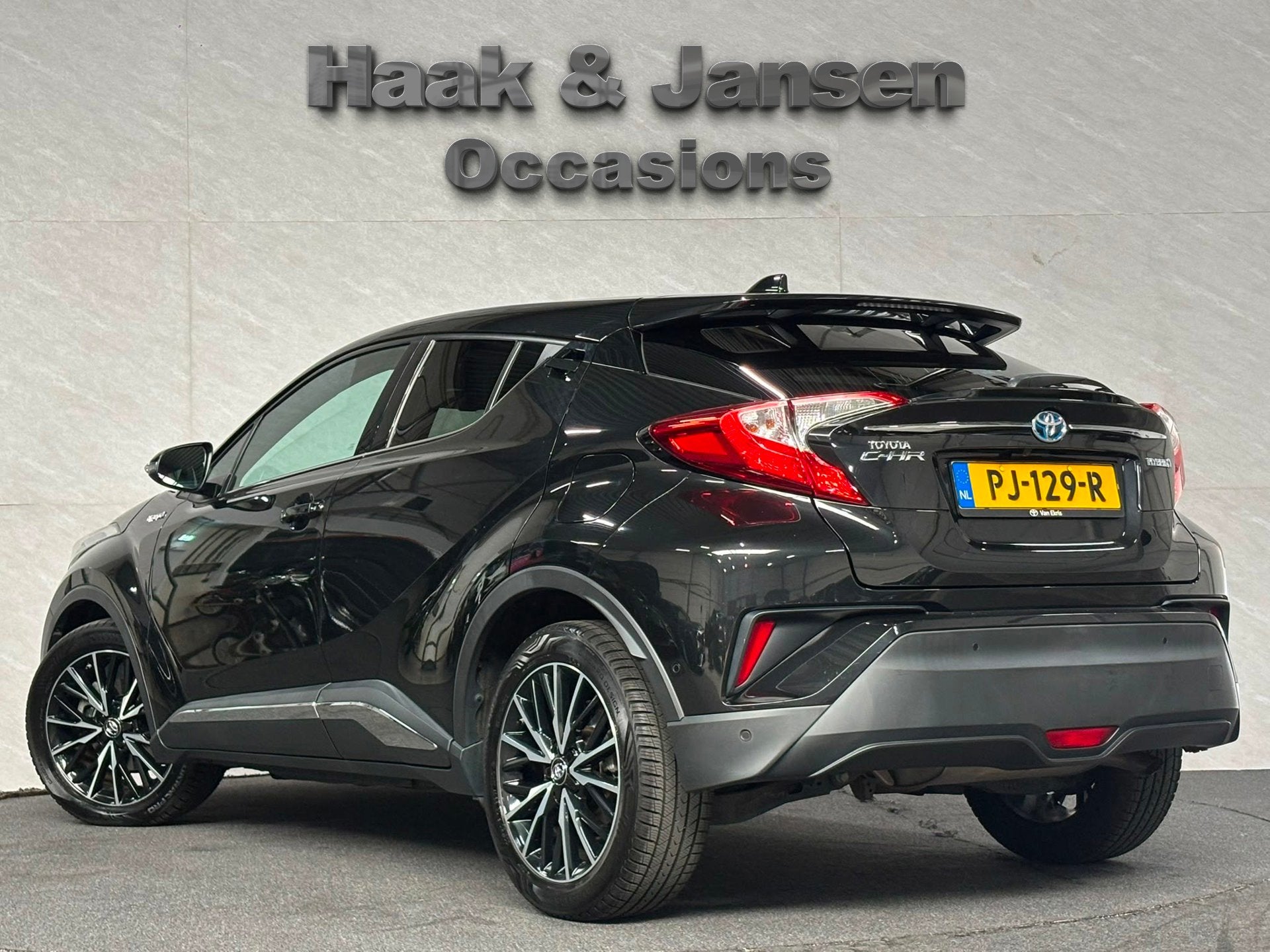 Toyota C-HR 1.8 Hybrid Executive - Acc - Lane - Stoelverwarm, Auto's, Euro 6, 4 cilinders, Leder en Stof, Zwart