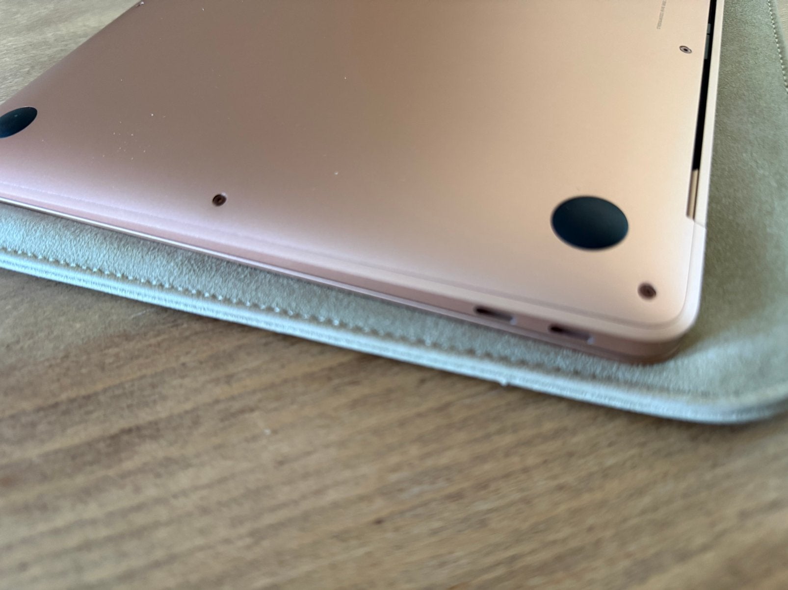 Foto 5 van MacBook air 13” rose - NIEUWSTAAT (17 laadcycli / Accu 100%)