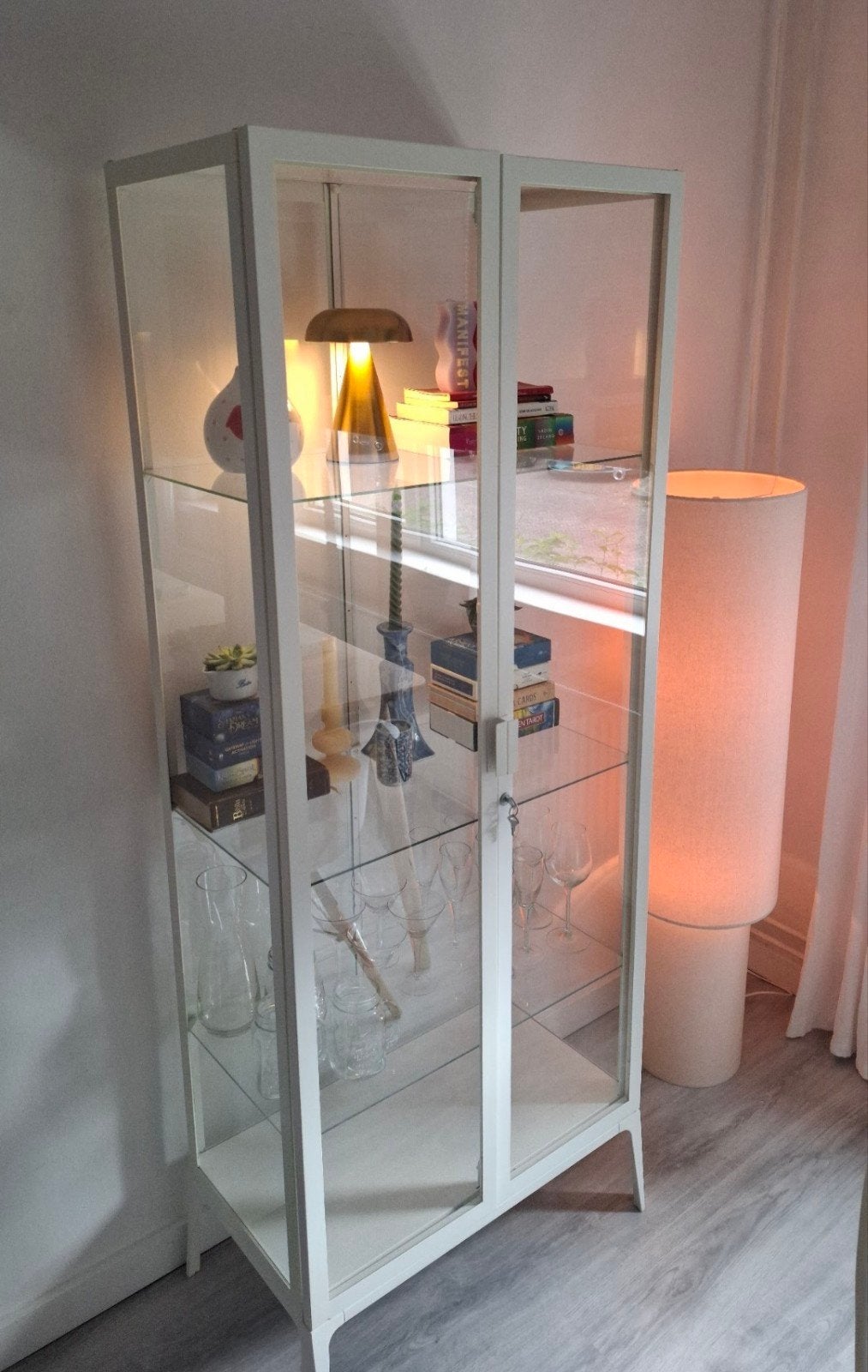 IKEA Milsbo Glazen Vitrinekast, Ophalen, Met deur(en), Modern, Industrieel, 50 tot 100 cm