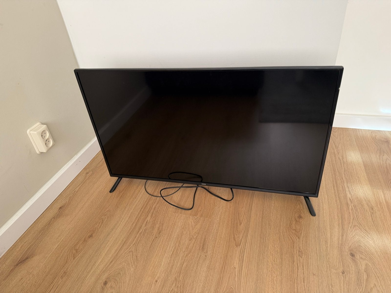 CHiQ L40G5W LED TV + chromecast - 40 inch Full HD Smart TV, LED, 50 Hz, Zo goed als nieuw, 100 cm of meer