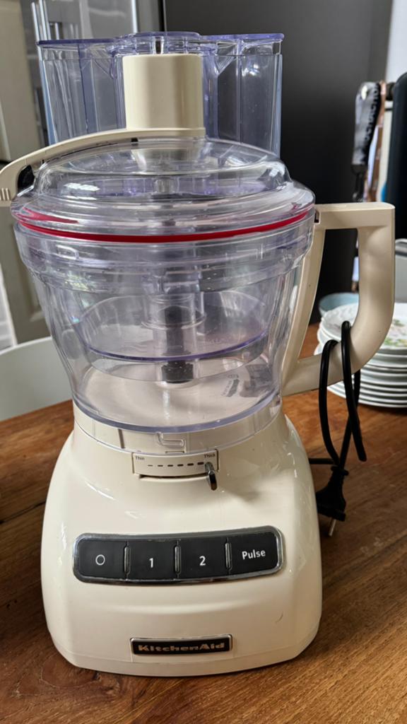 KitchenAid 5KFP735EAC foodprocessor + accessoires crème, Witgoed en Apparatuur, Keukenmixers, Ophalen of Verzenden, Zo goed als nieuw