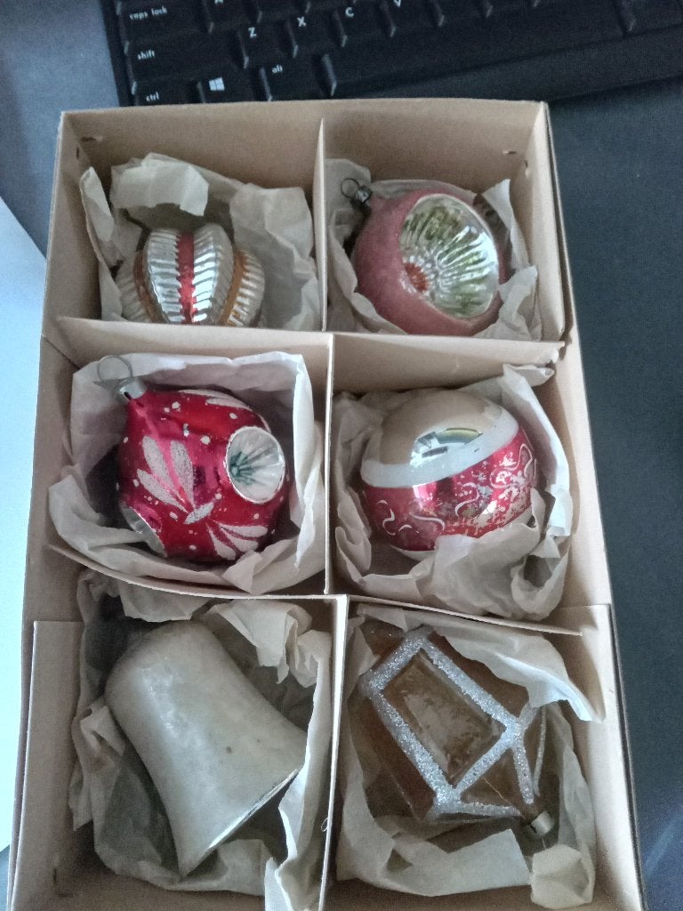 doos NR Z8 bestaat uit 6 oude glazen kerstballen, Ophalen of Verzenden, Gebruikt