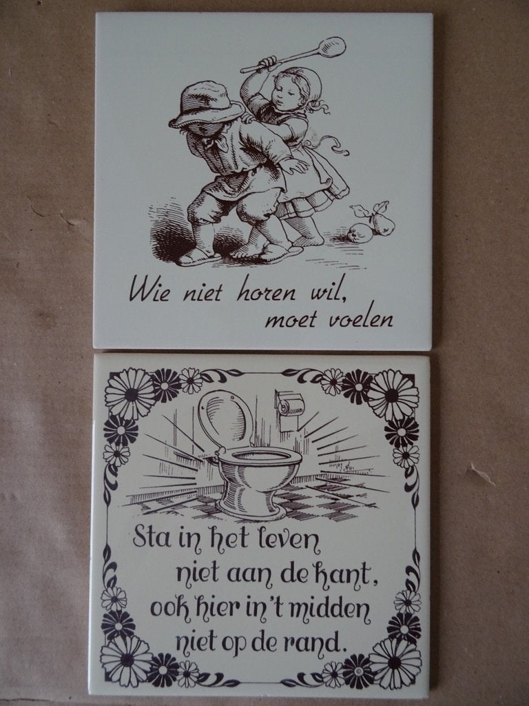 Vintage tegel spreuk Wie niet horen wil o.a. Mosa 19e p stuk, Ophalen of Verzenden
