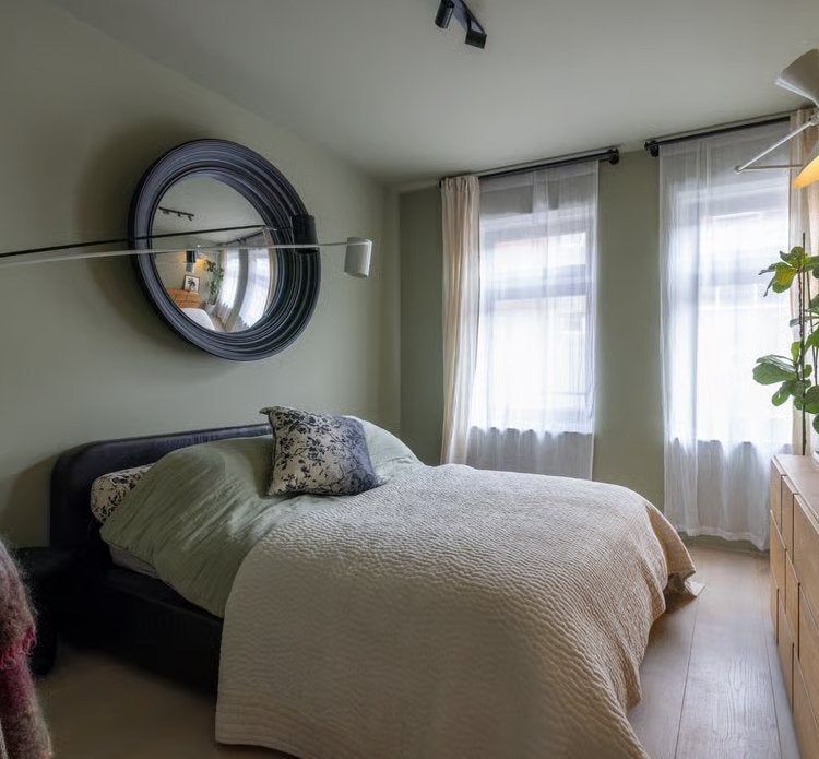 Gratis: Comfortabel tweepersoonsbed met hoofdbord, Overige materialen, Gebruikt, Zwart, Tweepersoons