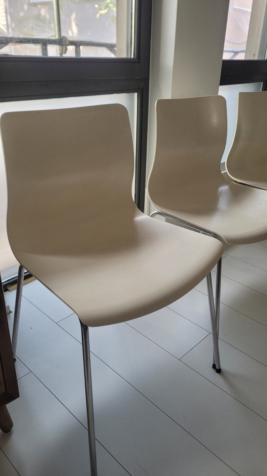 3 witte kuipstoelen, metalen poten, Huis en Inrichting, Ophalen, Gebruikt, Drie, Wit