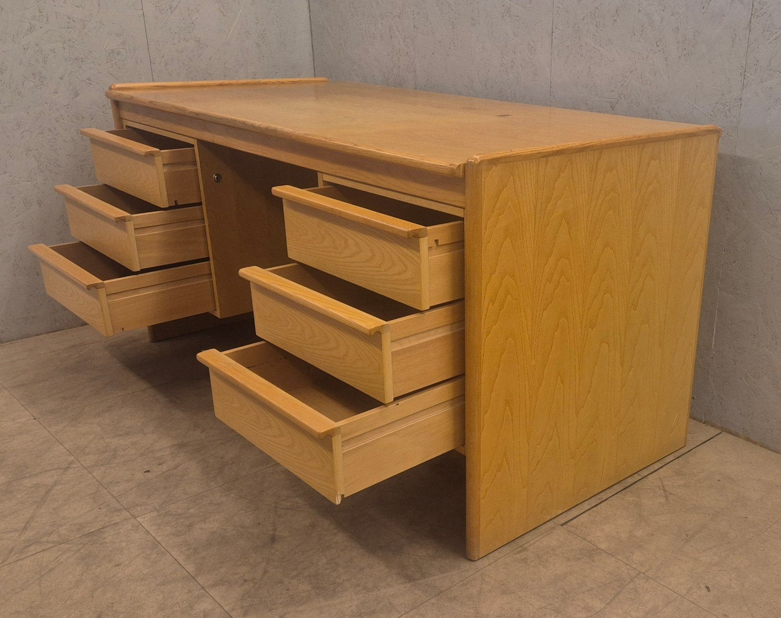 Massief iepenhouten vintage bureau jaren 60/70, Ophalen, Gebruikt, Scandinavisch, Hout