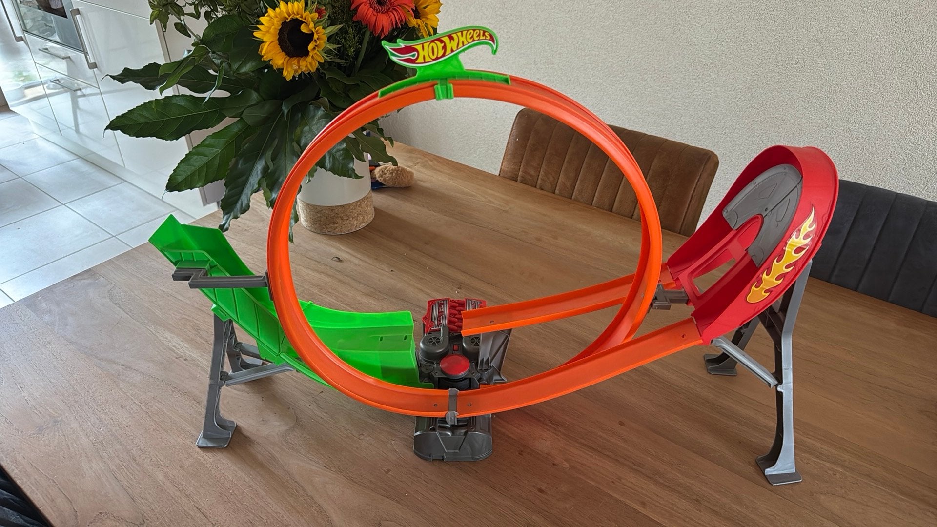 Hot Wheels racebaan op batterijen, Kinderen en Baby's, Speelgoed | Speelgoedvoertuigen, Ophalen, Zo goed als nieuw