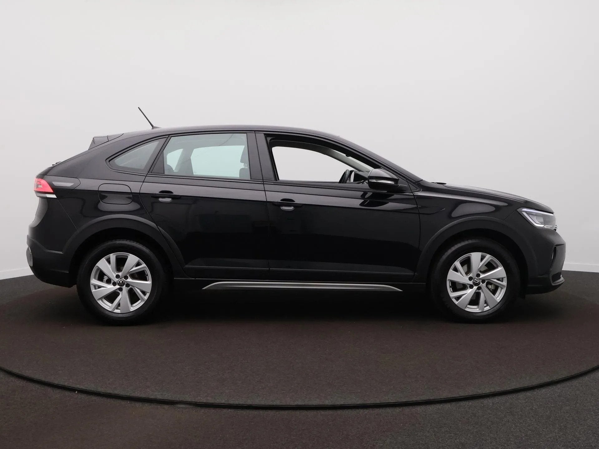 Volkswagen Taigo 1.0 TSI Life Edition (bj 2025), Gebruikt, 1144 kg, Zwart, Bedrijf
