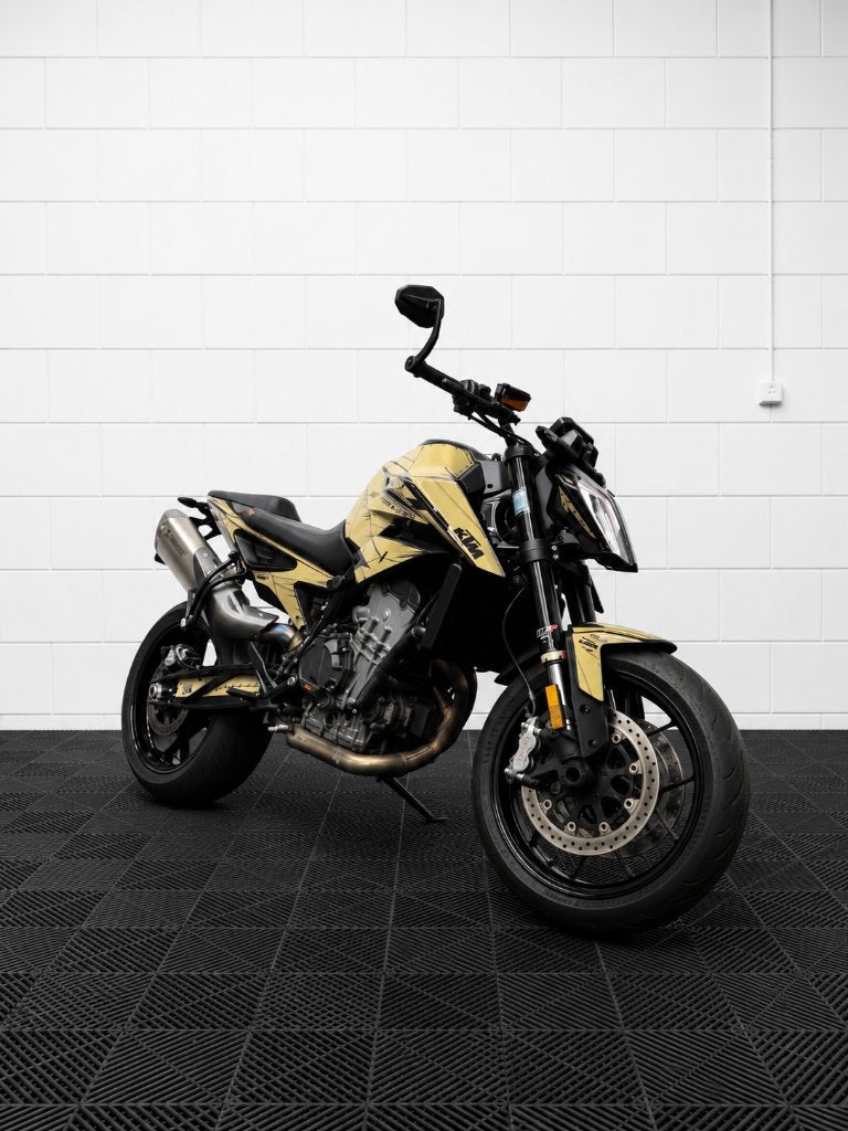 KTM Duke 890 Akrapovic UNIEK!, Motoren, LED Verlichting, 2 cilinders, KTM, Motorrijbewijs A